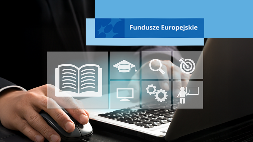 W tle widoczna dłoń na klawiaturze laptopaW tle widoczna dłoń na klawiaturze laptopa. Na pierwszym planie przezroczyste ikony: otwarta książka, biret akademicki, lupa, cel z trafioną strzałą, monitor, tryby oraz osoba wskazująca na tablicę. W prawym górnym rogu logo Fundusze Europejskie.